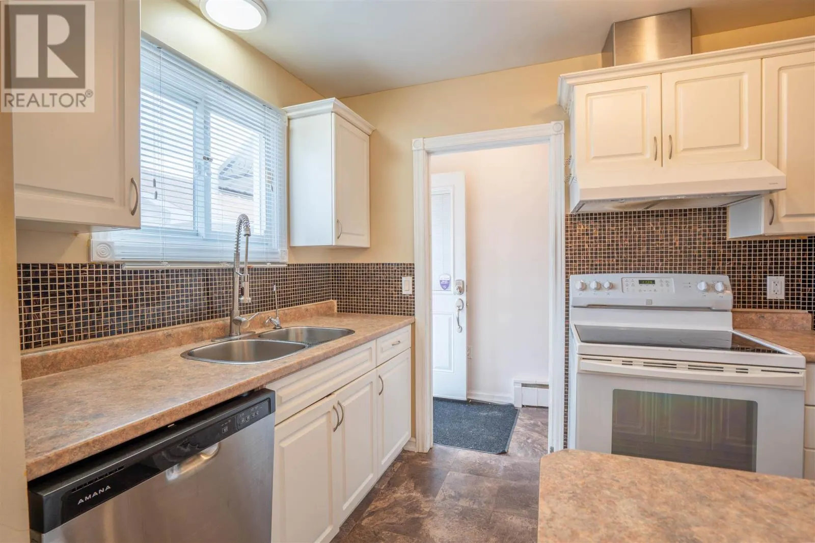 34 Routledge AVE