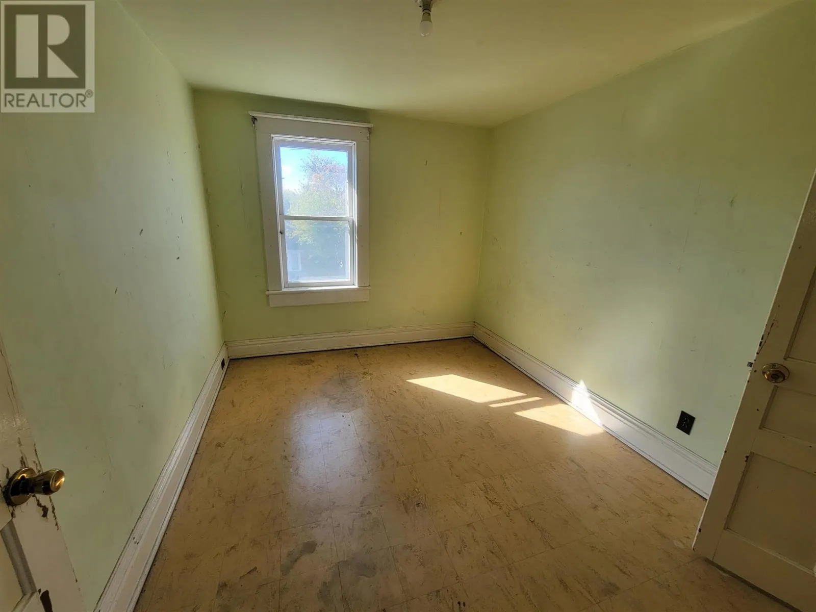 56 Cathcart ST