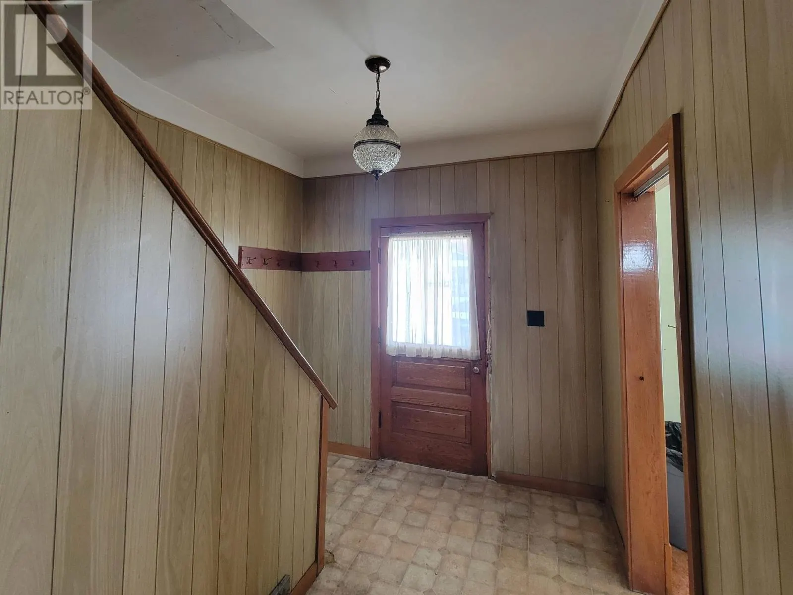 56 Cathcart ST