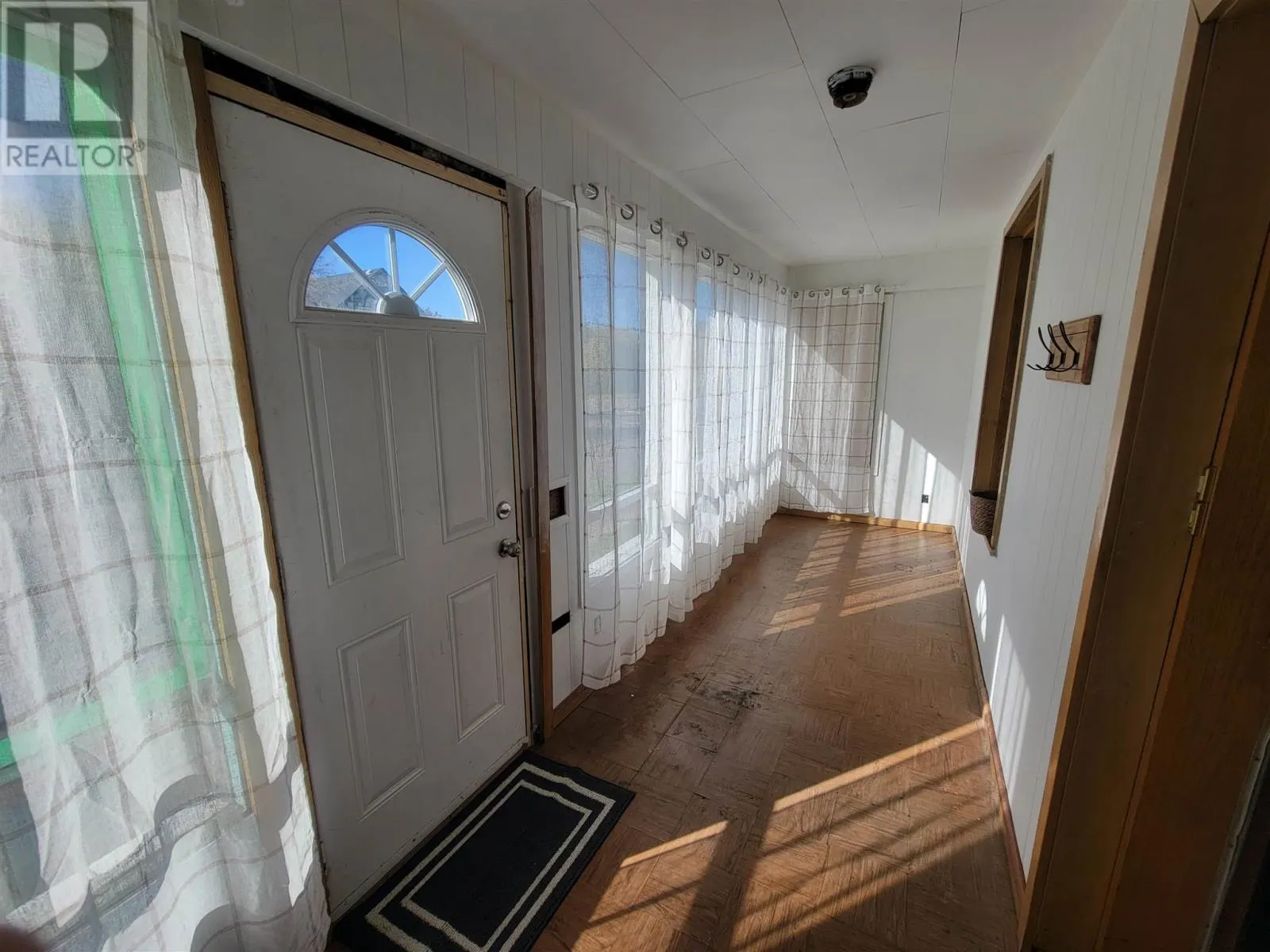 56 Cathcart ST
