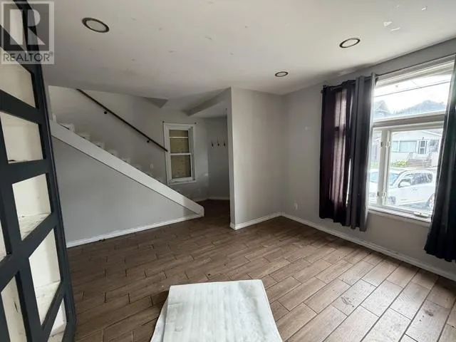160 Albert ST E