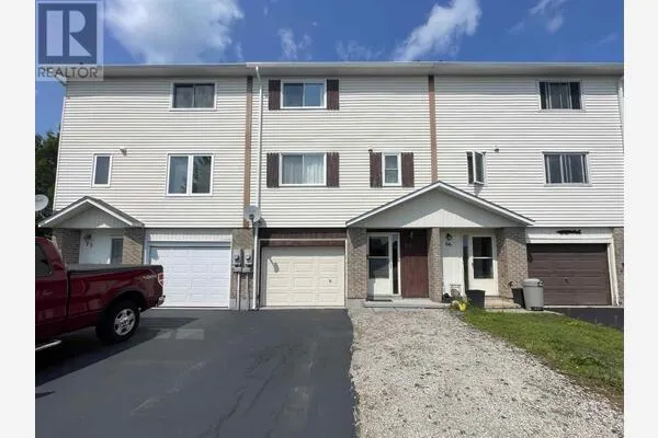68 Farquhar PL