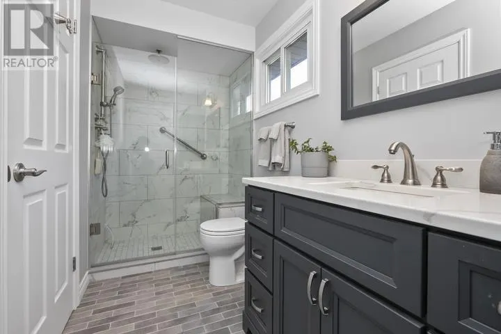 90 Florwin DR