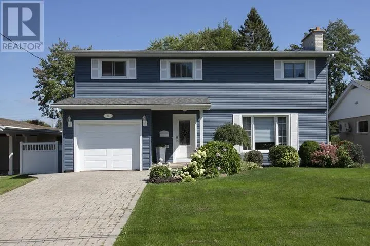 90 Florwin DR