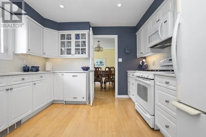 90 Florwin DR
