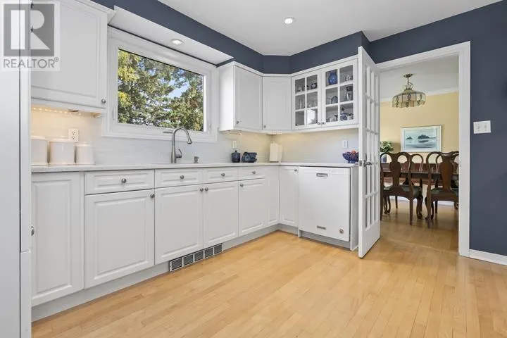 90 Florwin DR