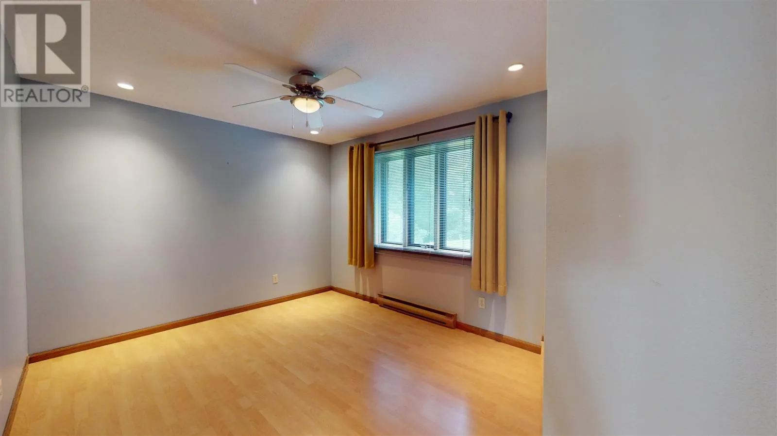 109 Greenview LN