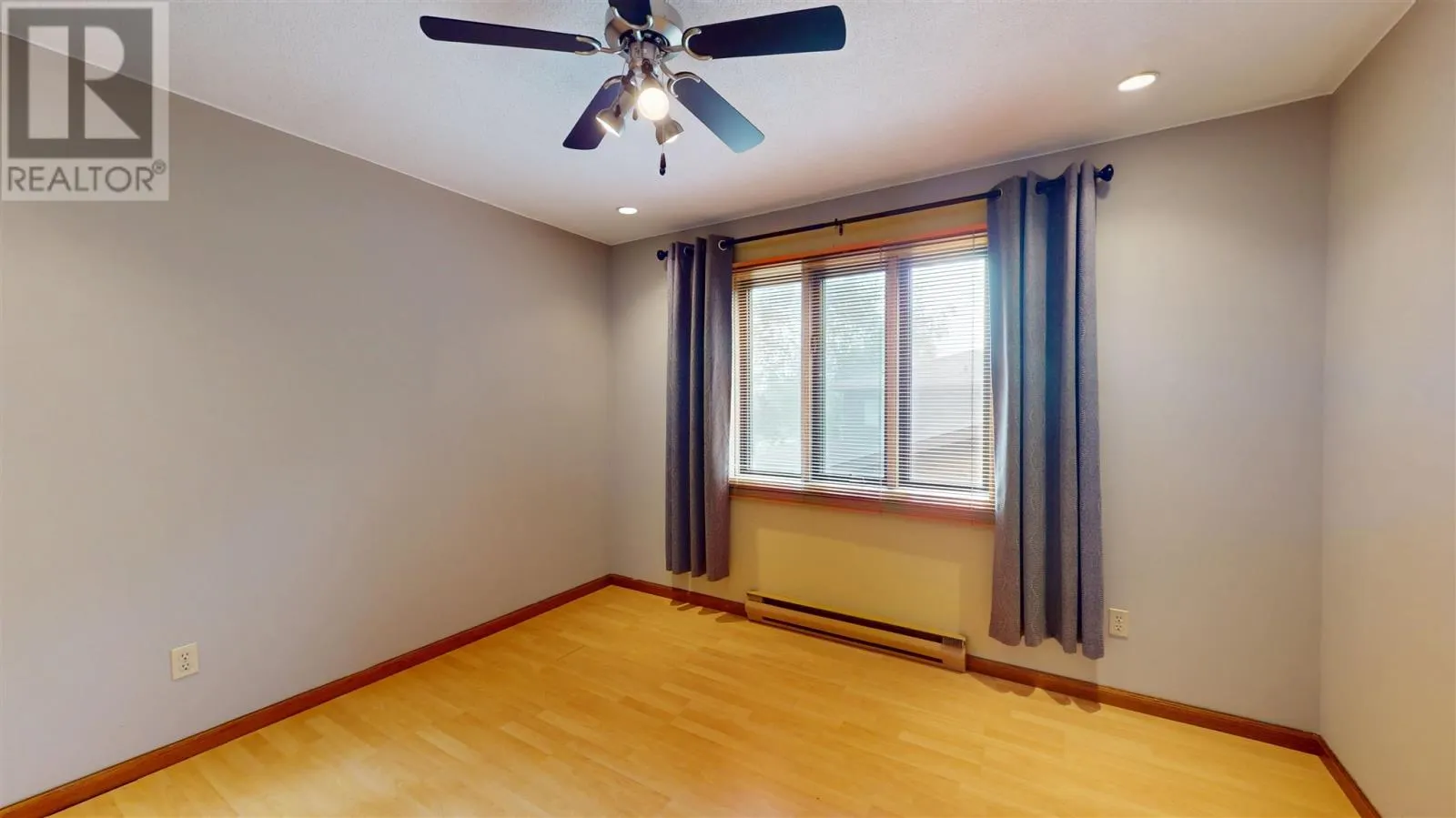 109 Greenview LN