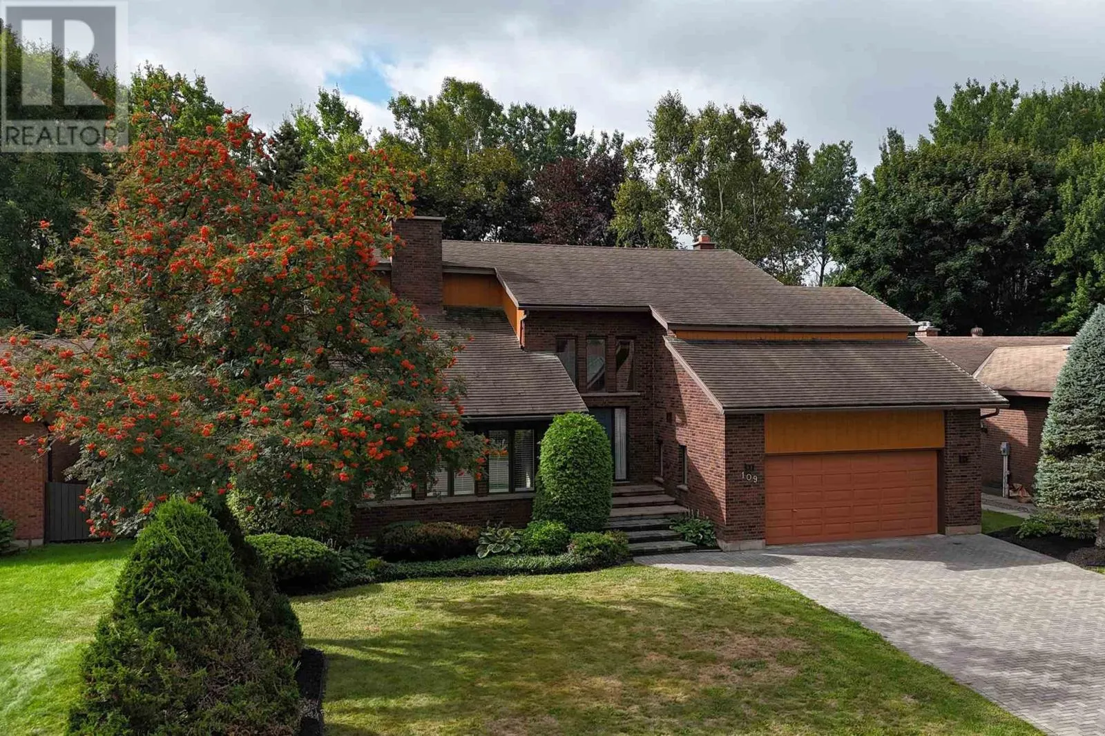 109 Greenview LN