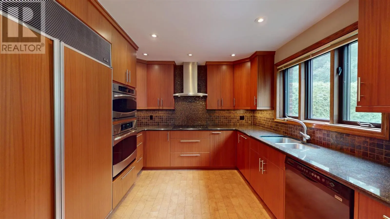 109 Greenview LN