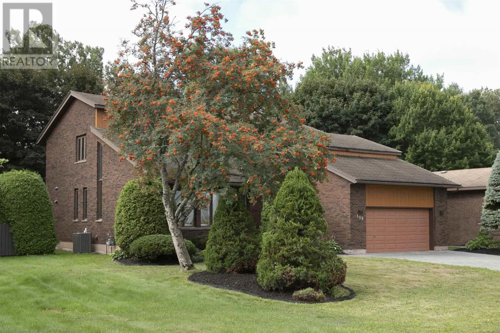 109 Greenview LN