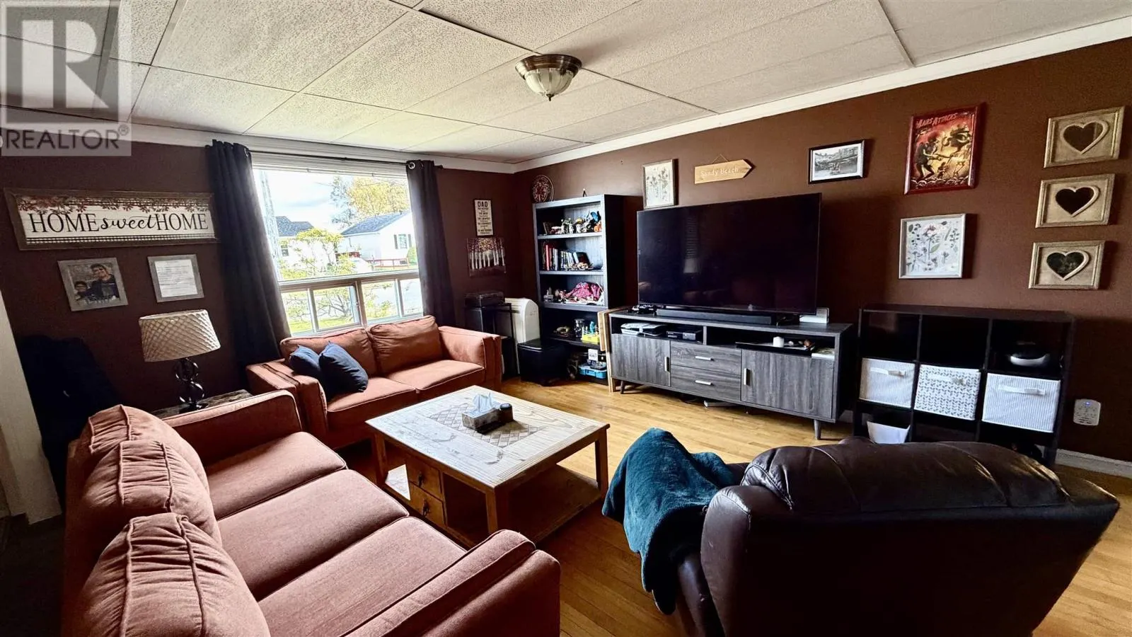 40 Churchill AVE