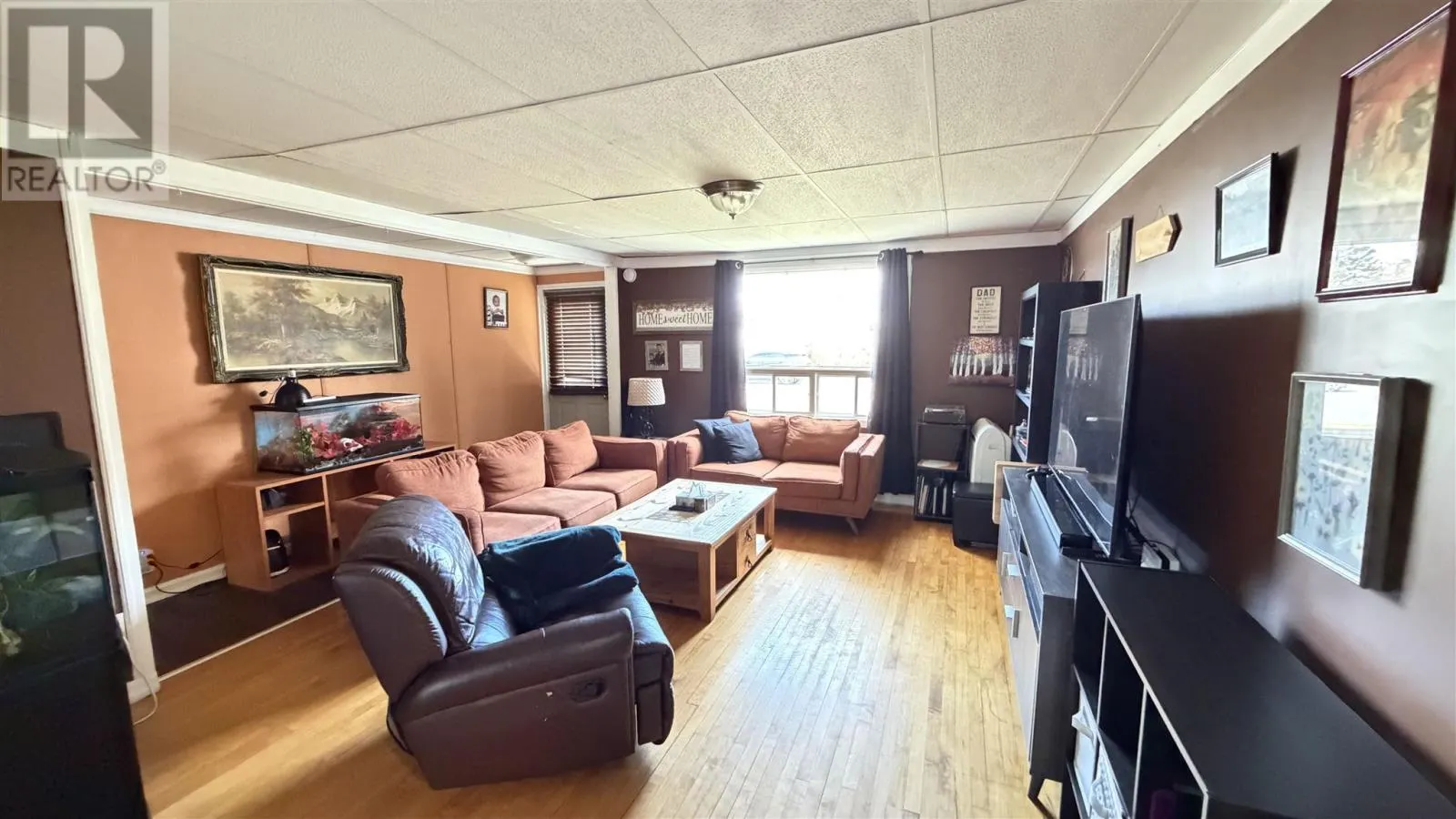 40 Churchill AVE