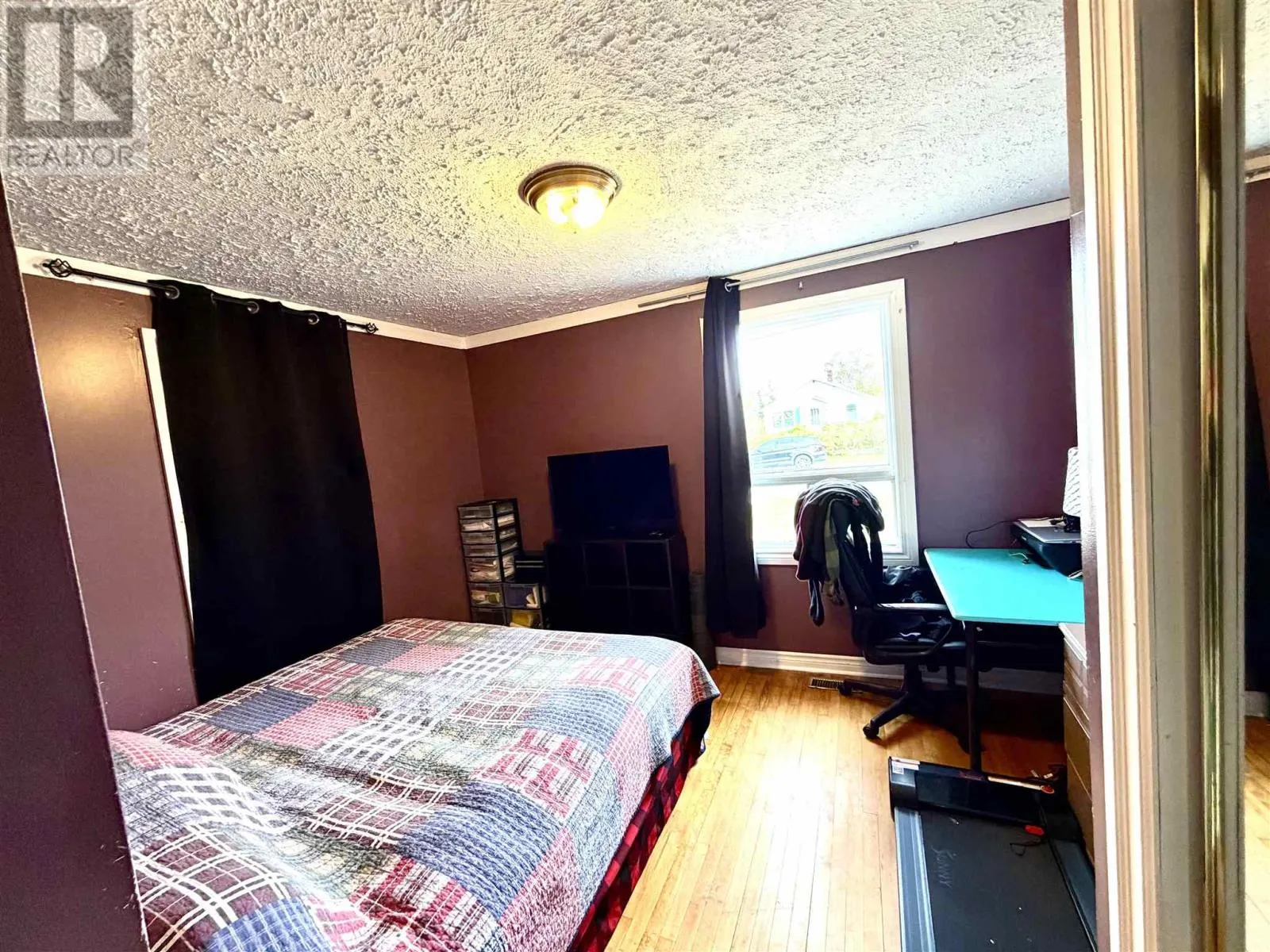 40 Churchill AVE
