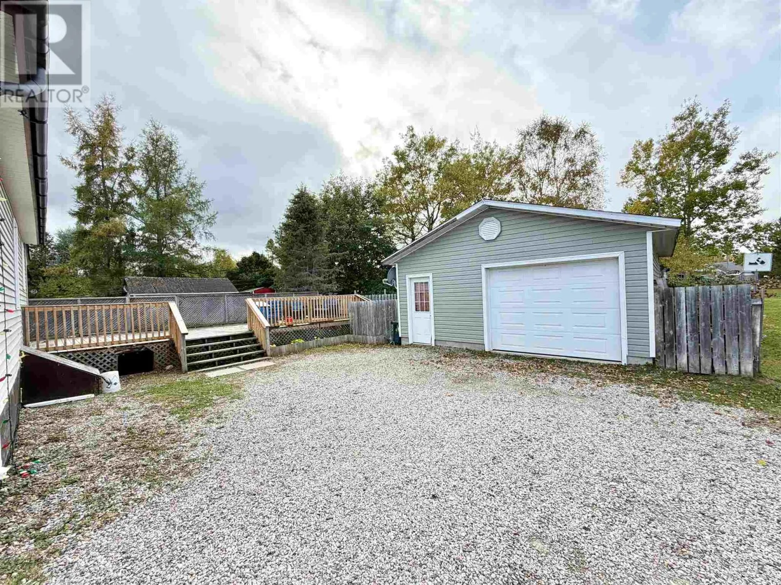 40 Churchill AVE
