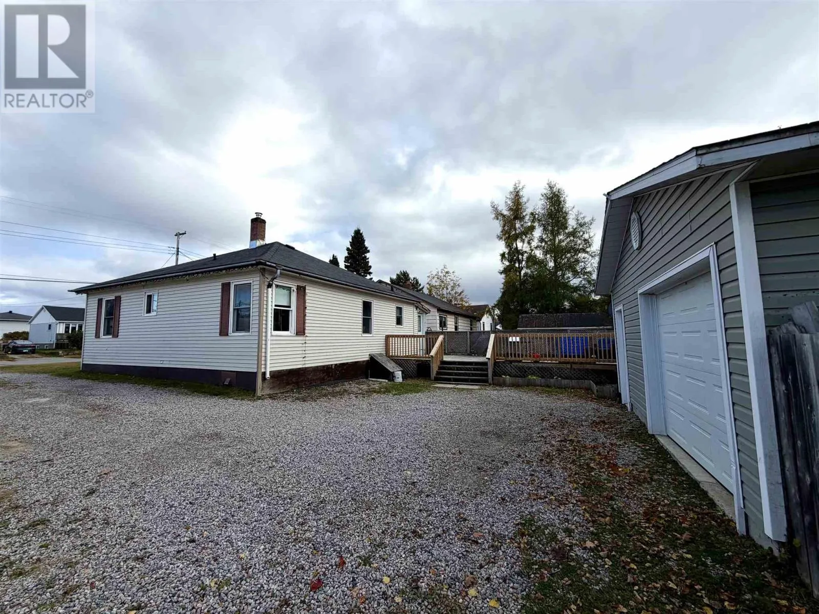40 Churchill AVE