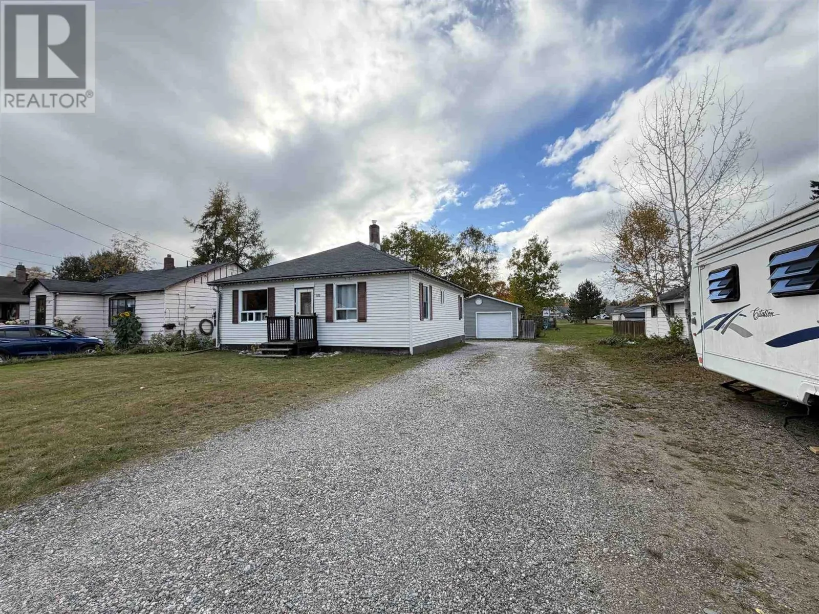 40 Churchill AVE