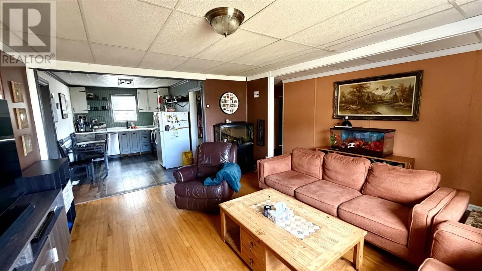 40 Churchill AVE