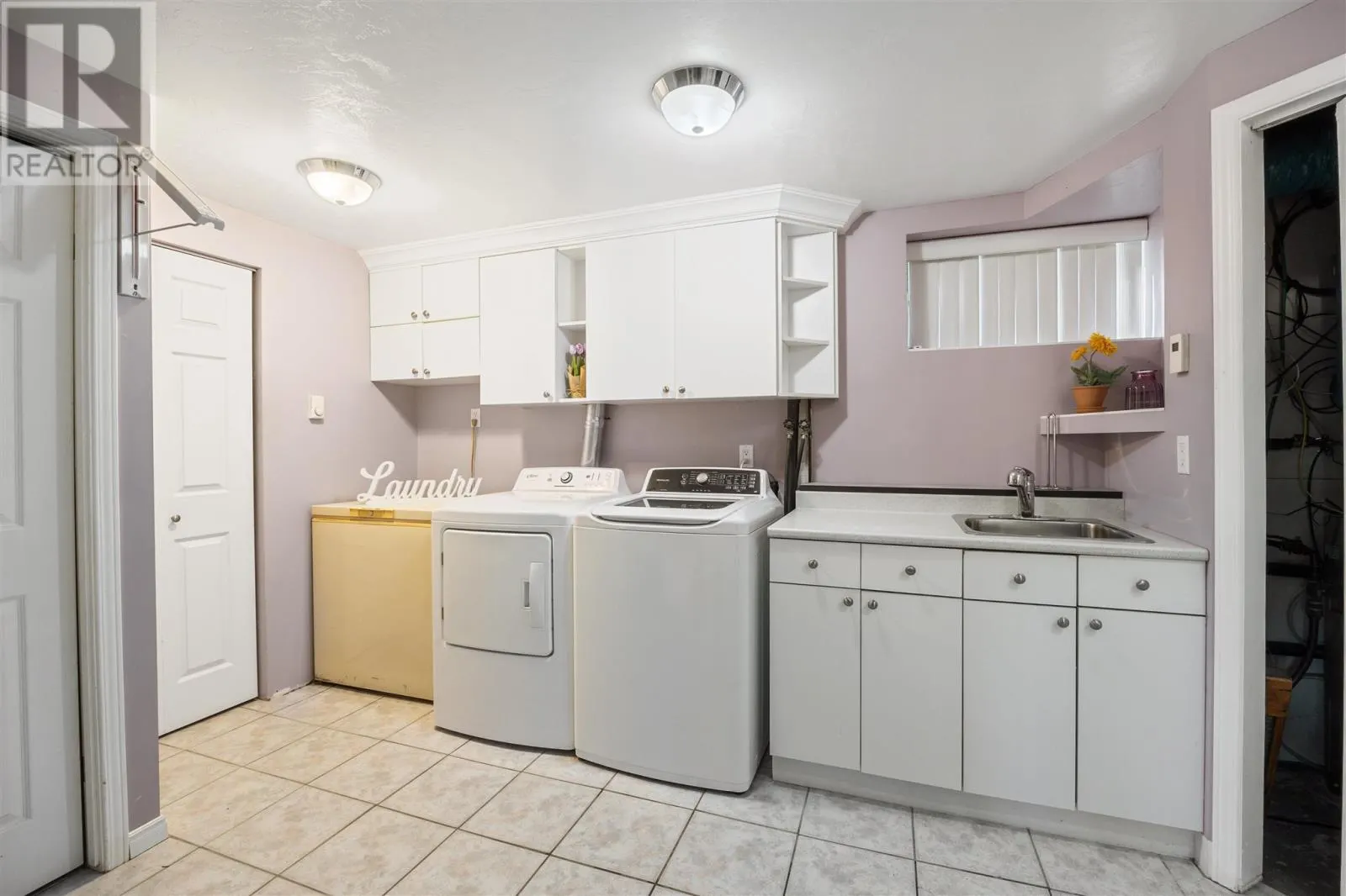 34 LYNNE CT