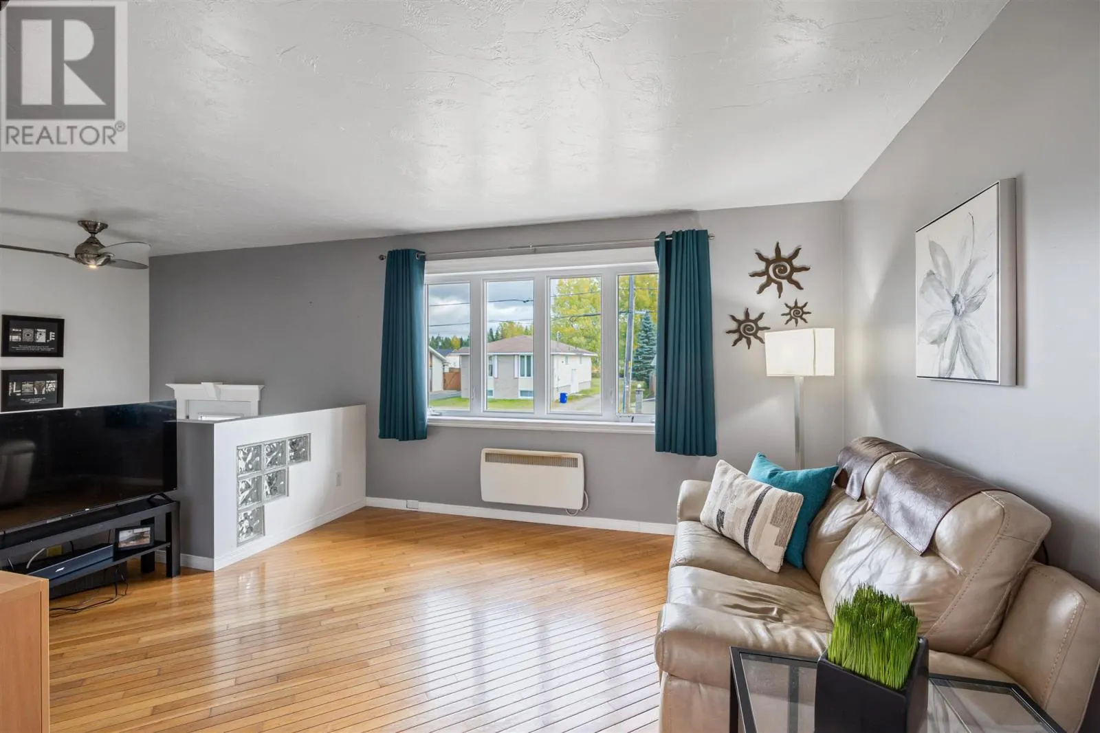 34 LYNNE CT