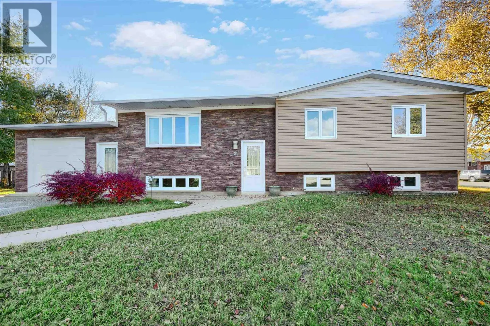 34 LYNNE CT