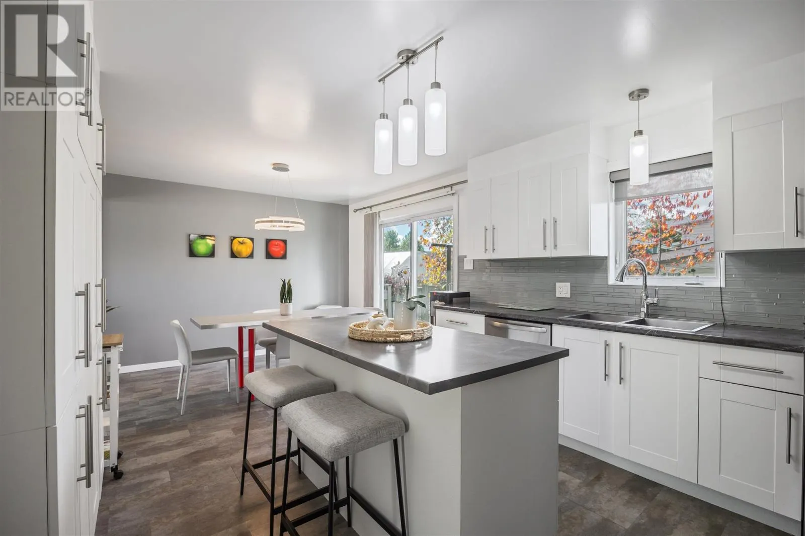 34 LYNNE CT