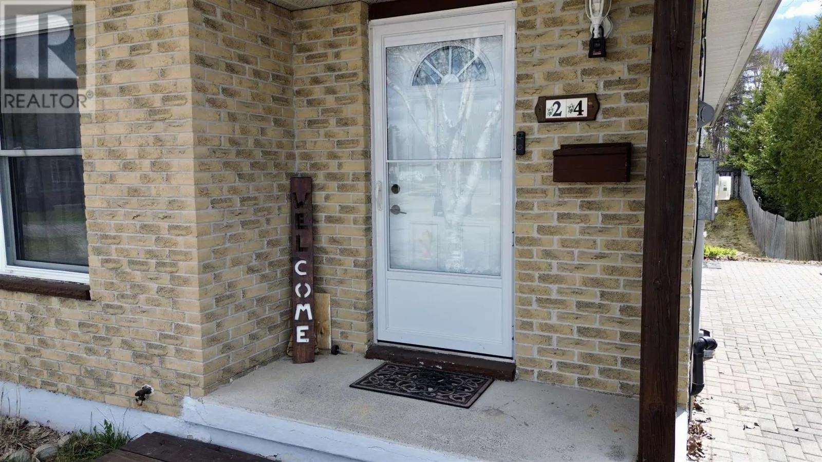24 McQuarrie PL