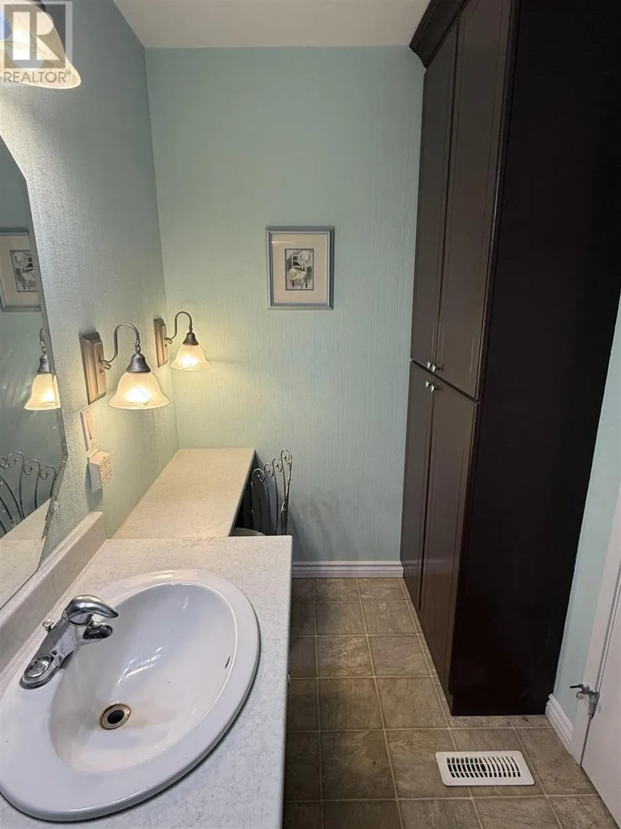 24 McQuarrie PL