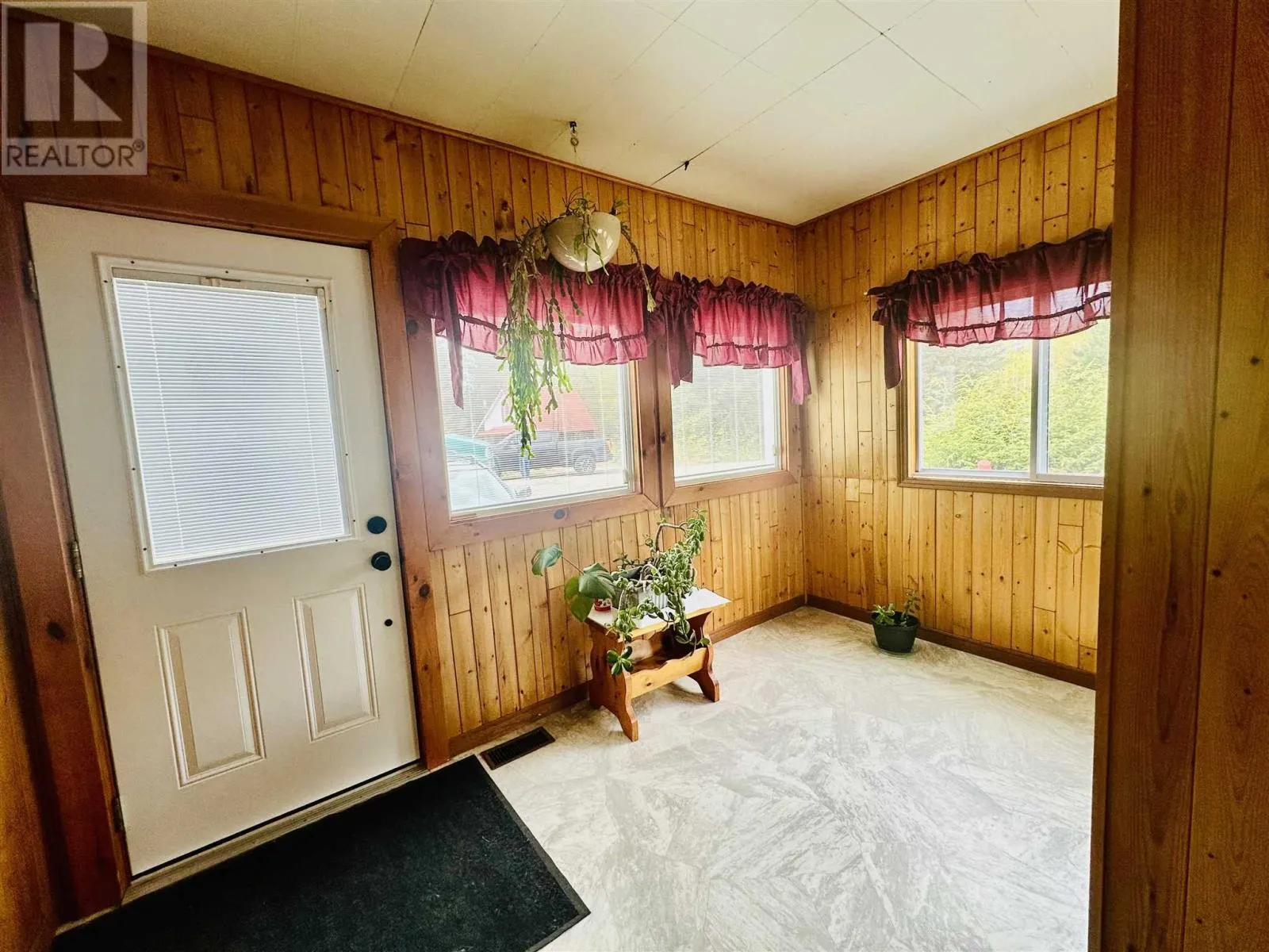 16 Ski Hill RD