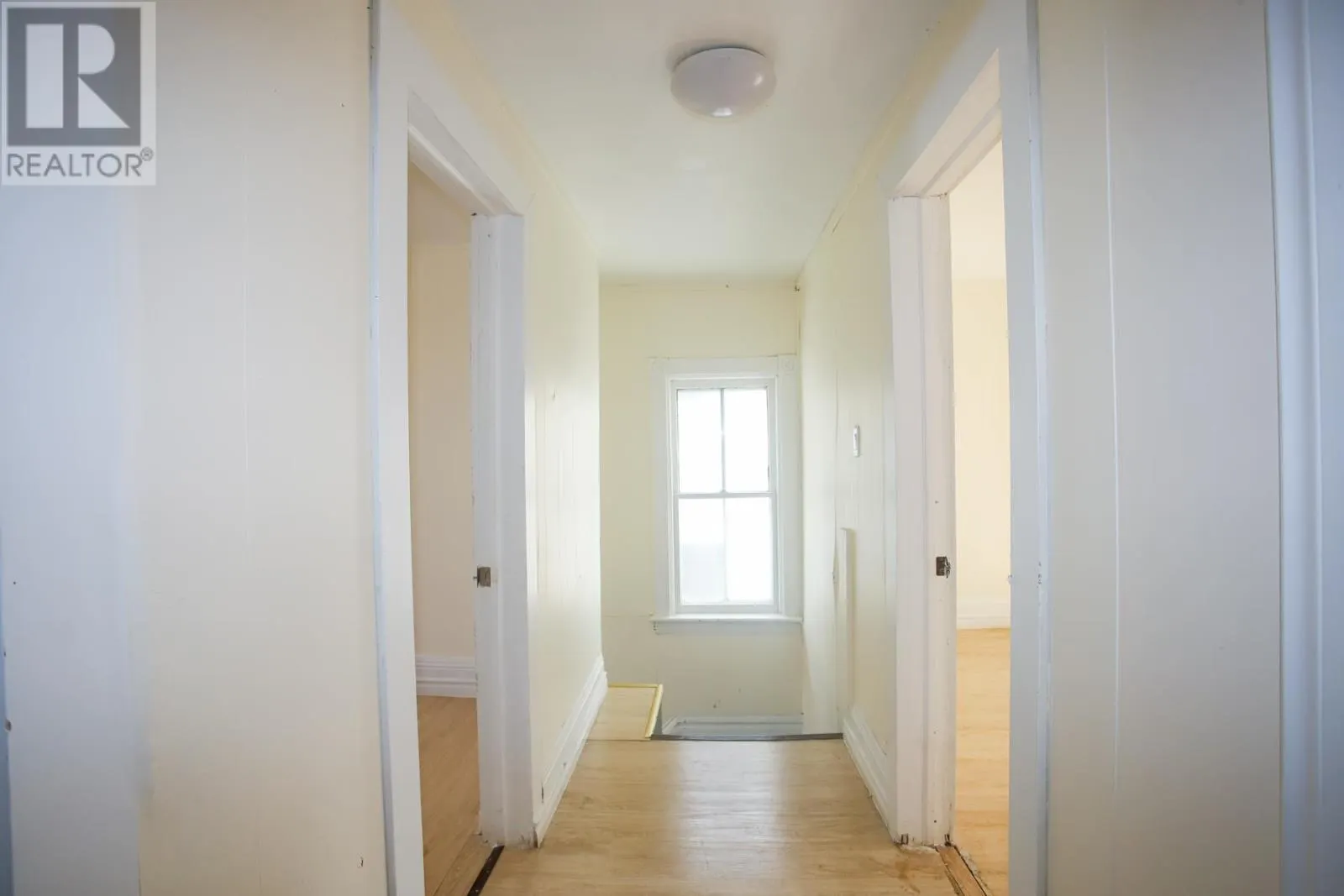 182 Dennis ST