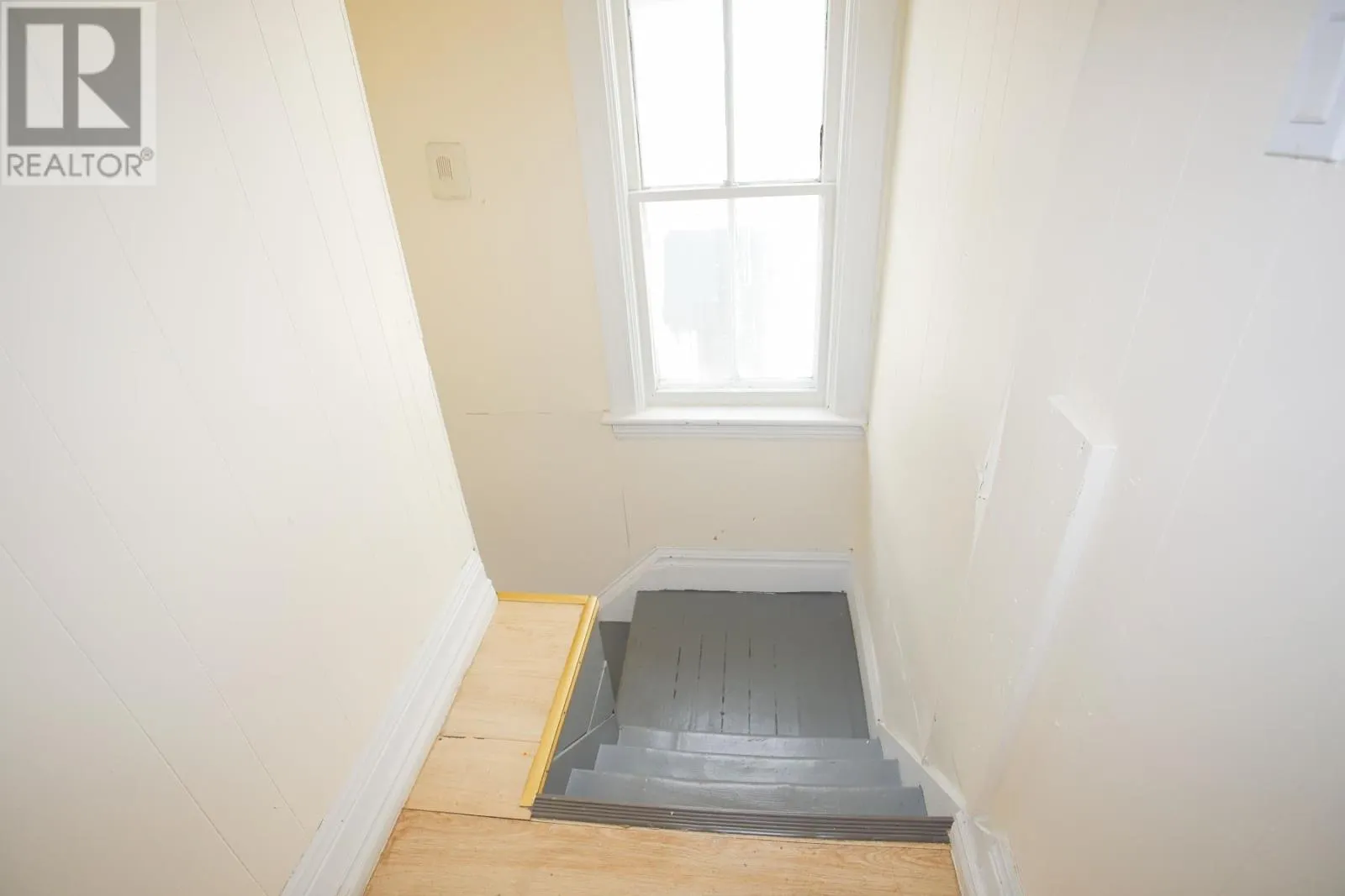 182 Dennis ST