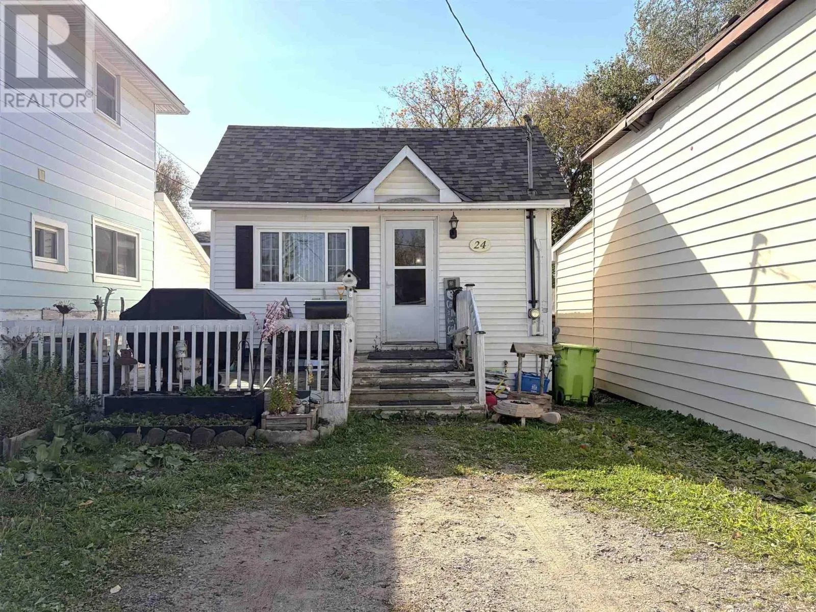 24 Pardee AVE