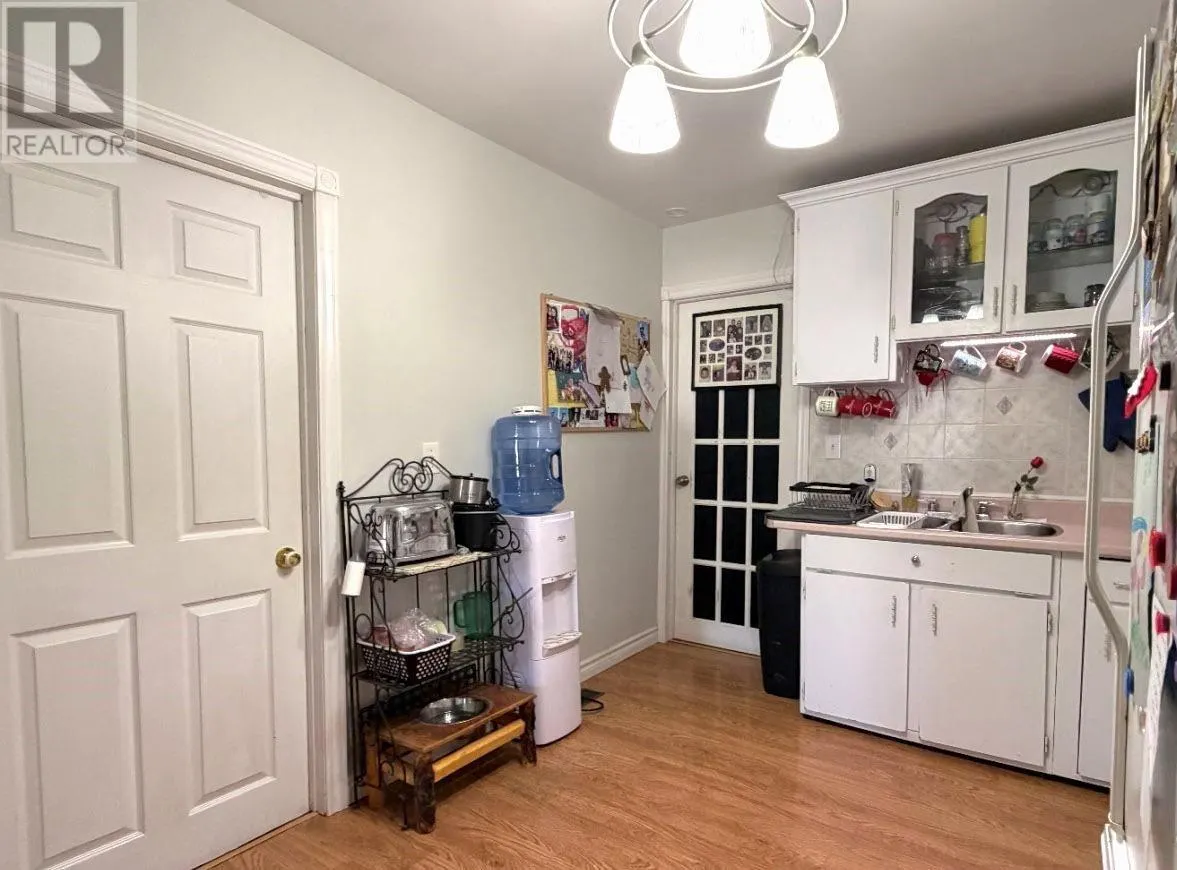 24 Pardee AVE