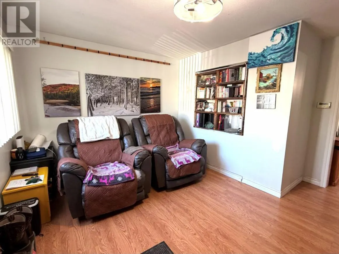 24 Pardee AVE