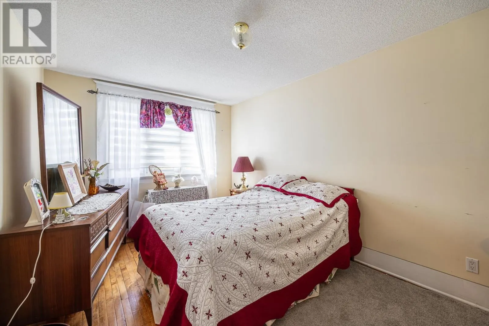 17 Huron St W