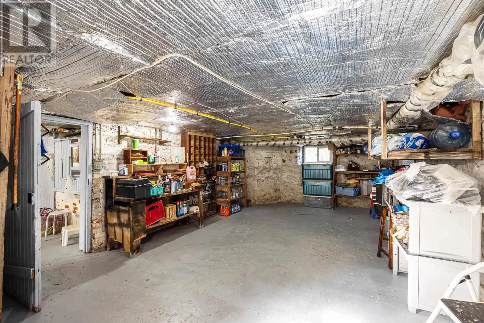 17 Huron St W