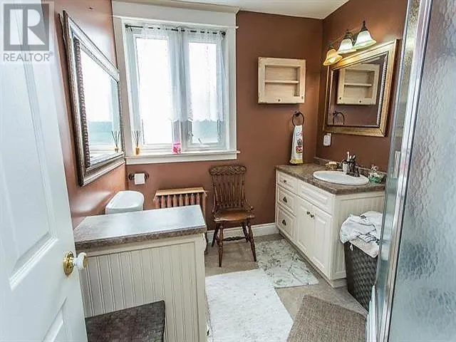 17 Huron St W