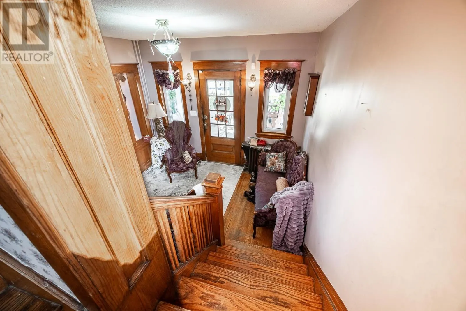 17 Huron St W