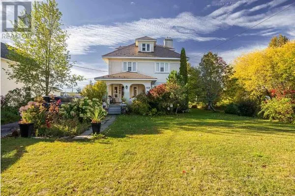 17 Huron St W