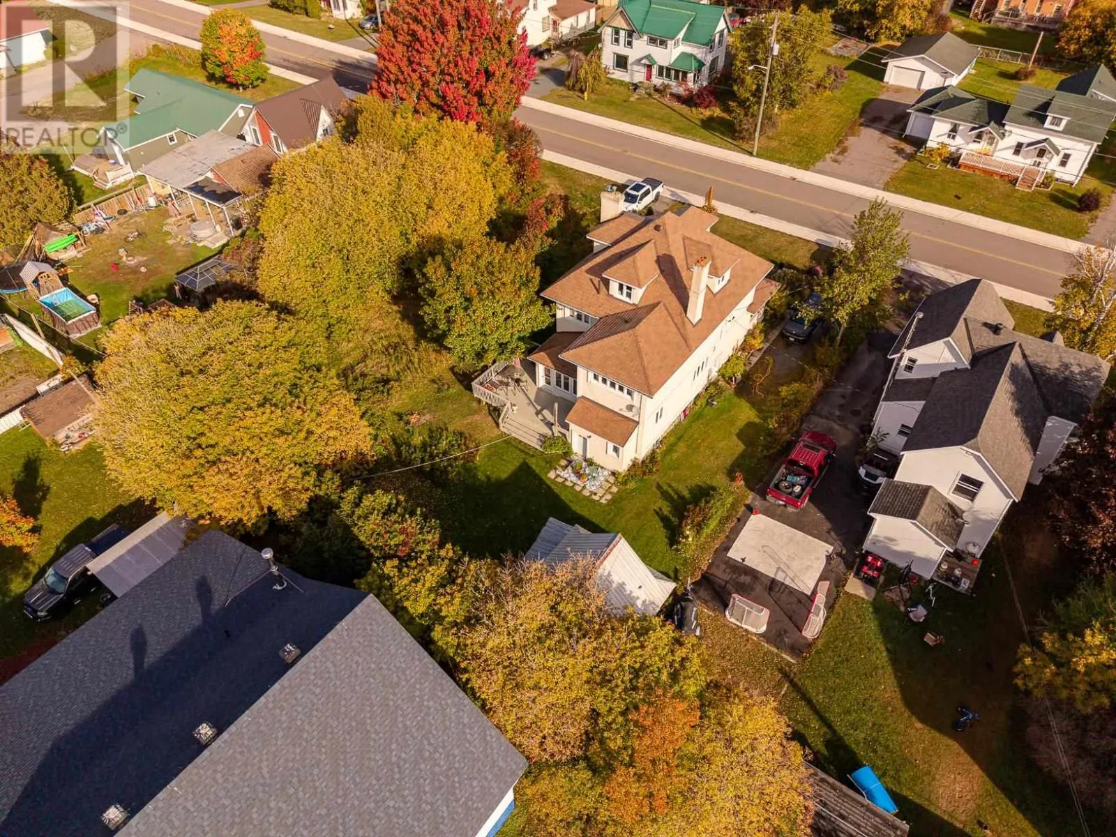 17 Huron St W