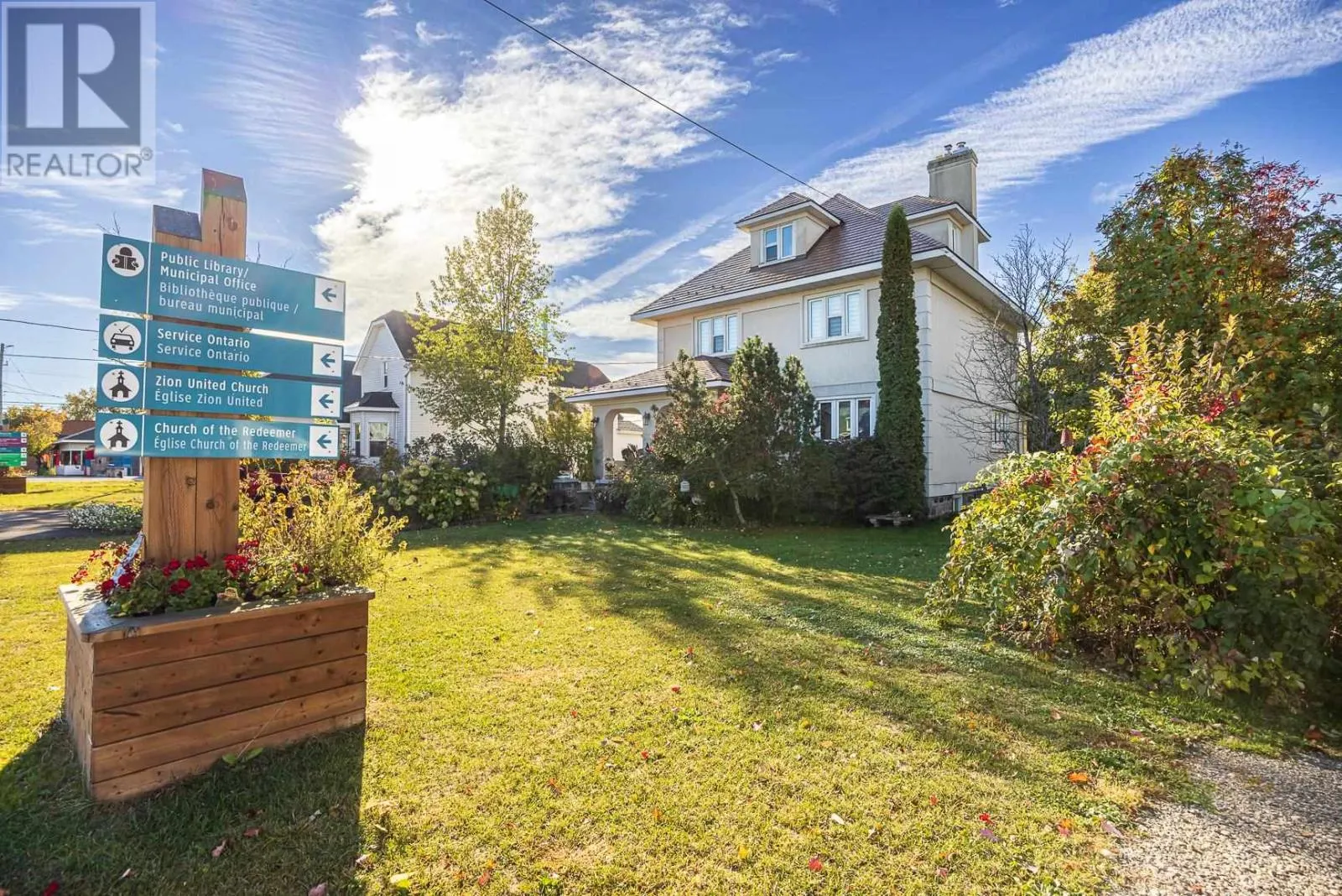 17 Huron St W