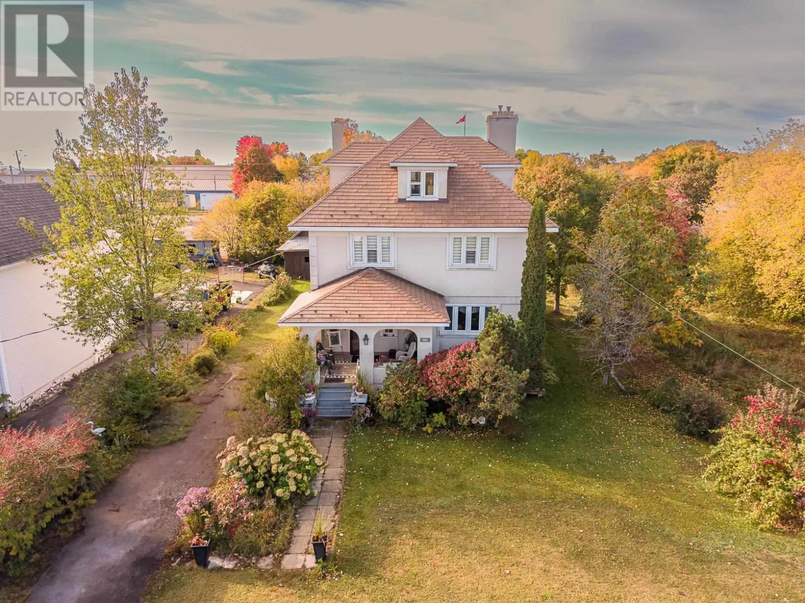 17 Huron St W