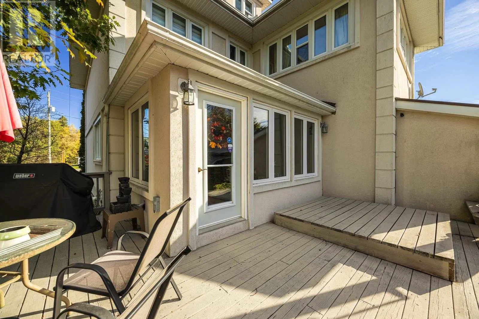 17 Huron St W