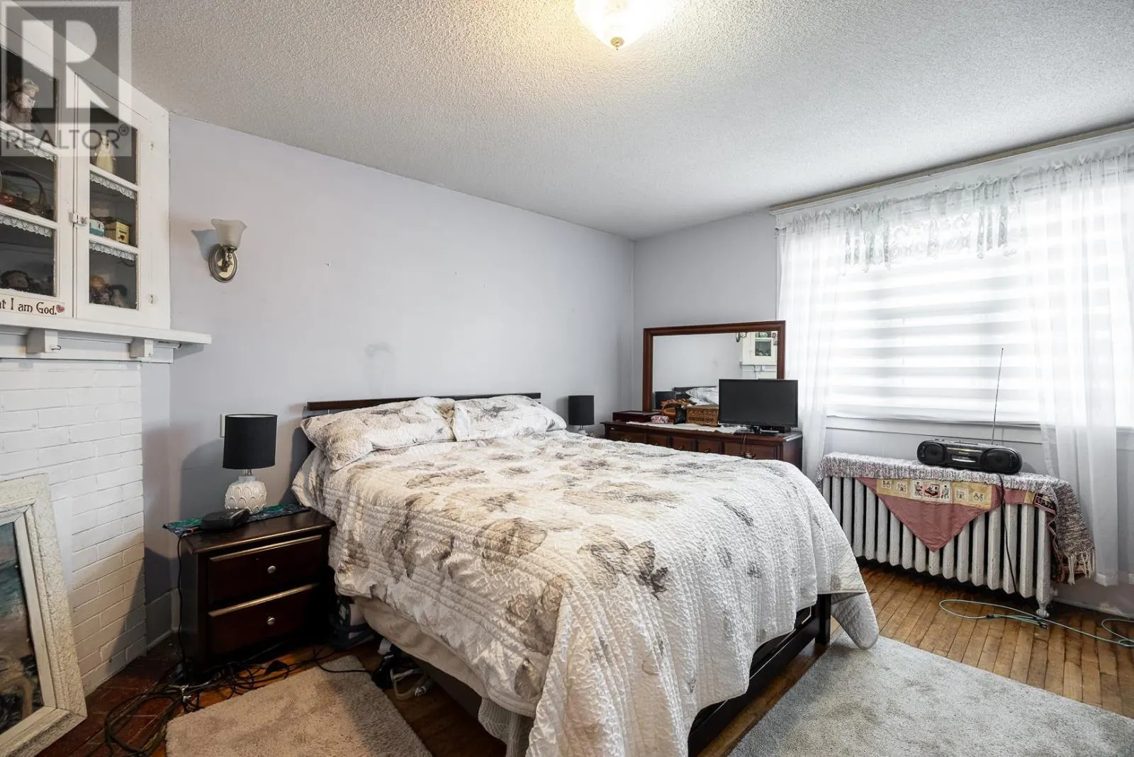 17 Huron St W