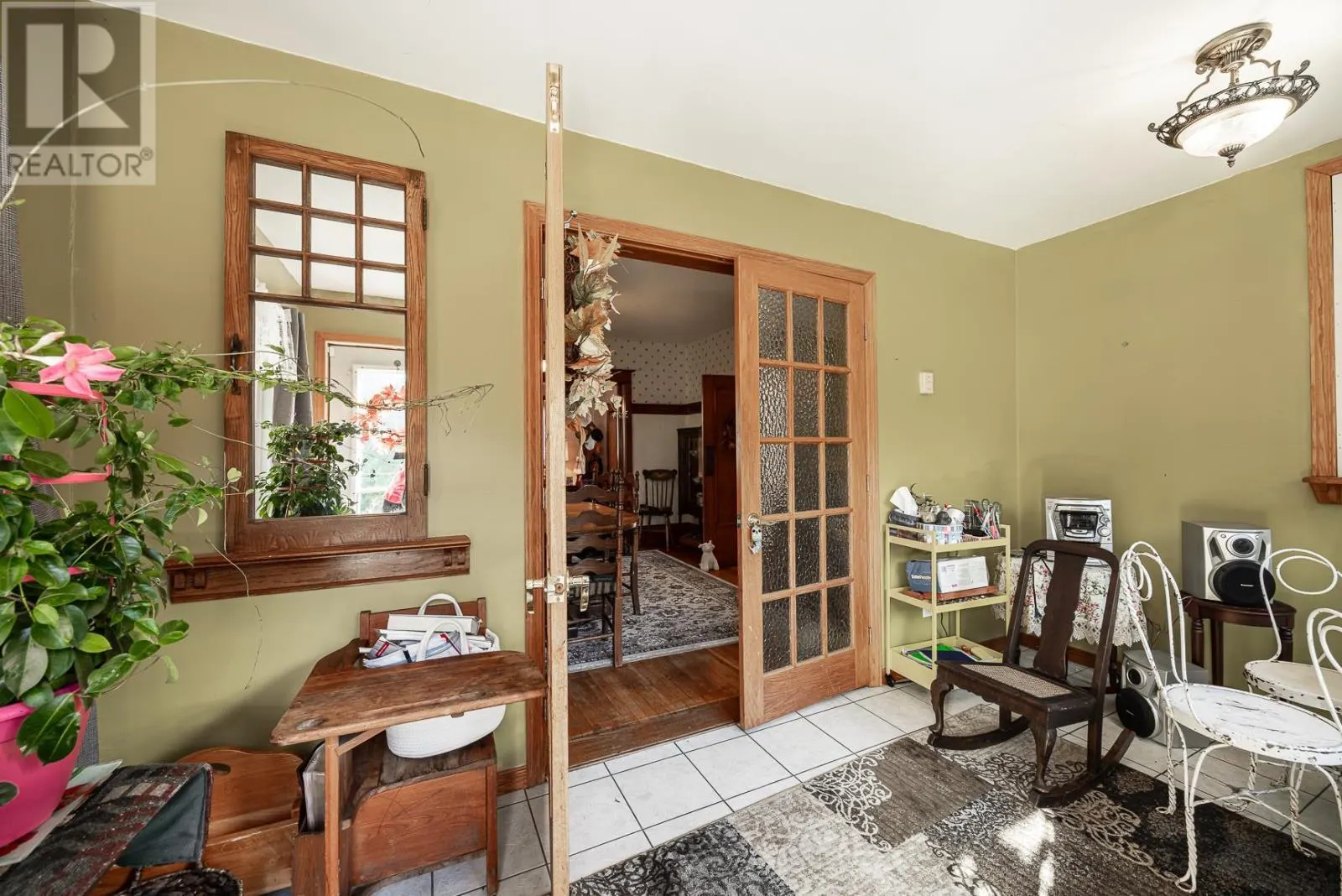 17 Huron St W