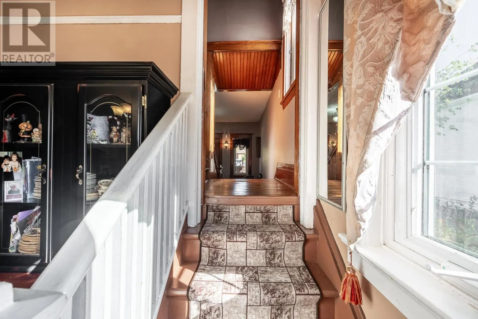 17 Huron St W