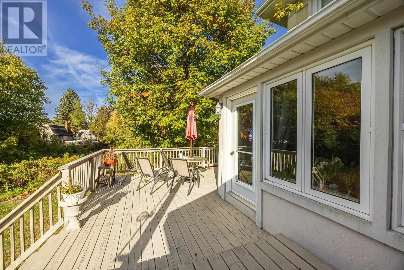 17 Huron St W