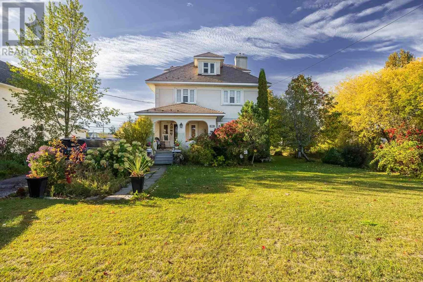 17 Huron St W