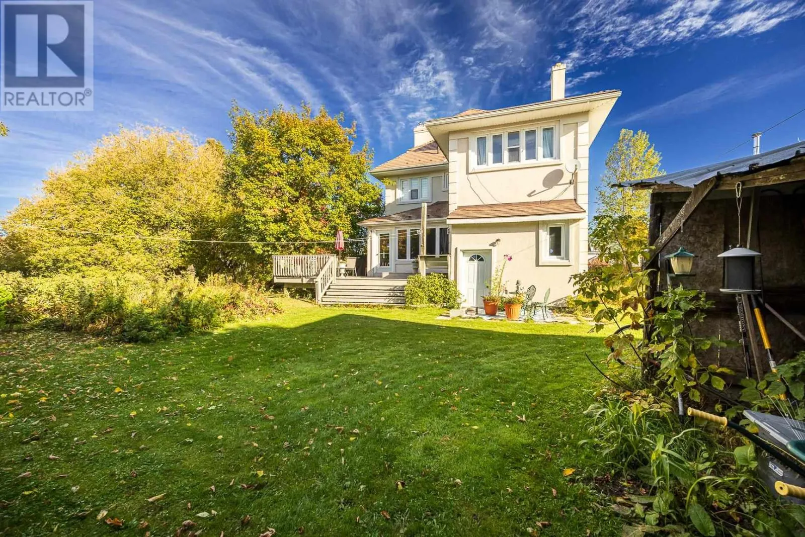 17 Huron St W
