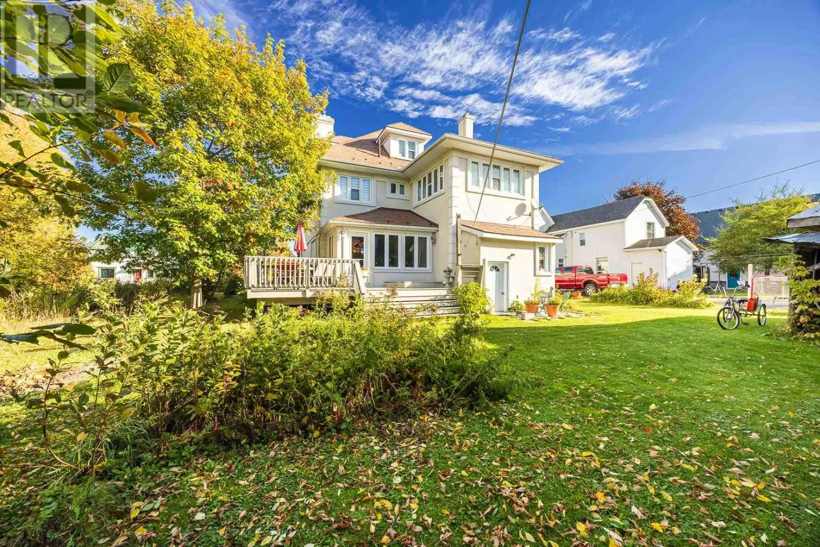 17 Huron St W
